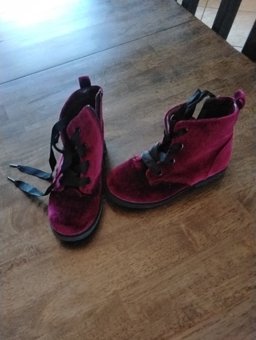 Cat & Jack Girls Velvet Lace-Up Boots in Berry